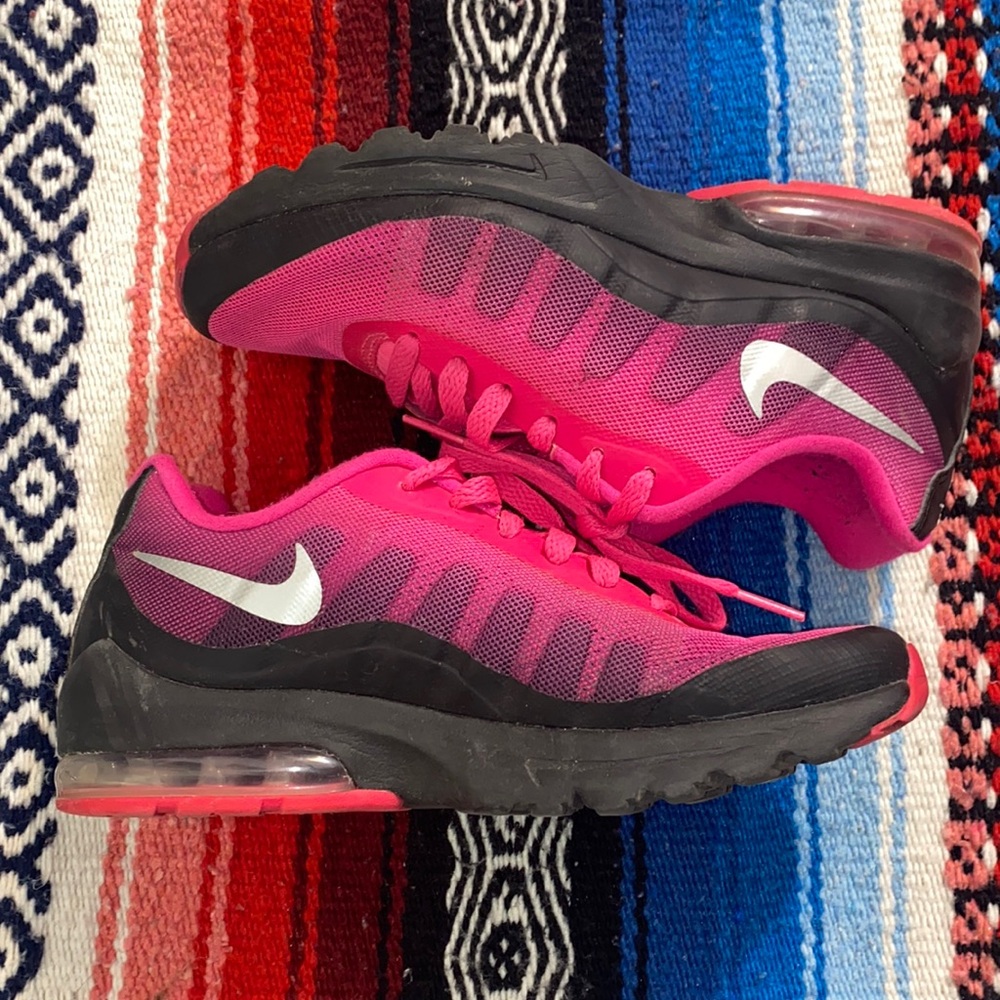 Nike Air sneakers US 6 Invigor